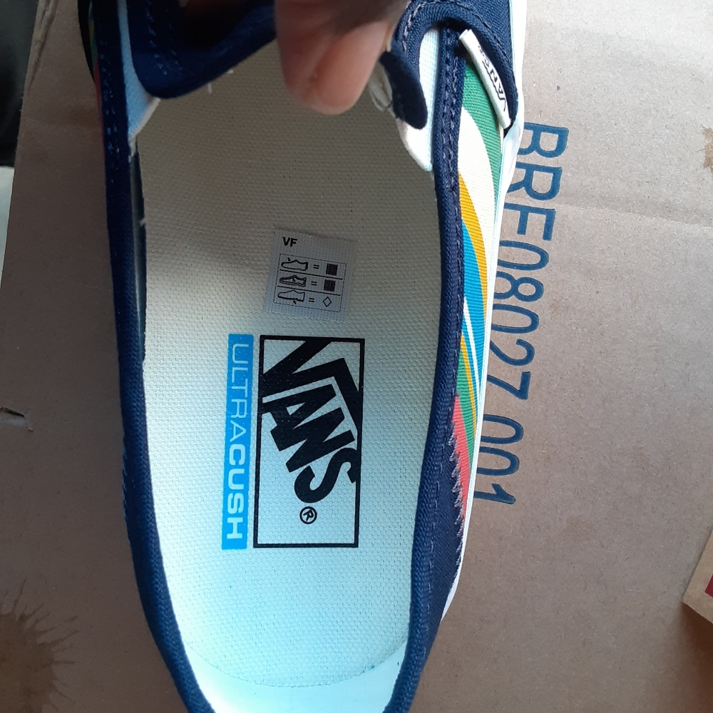 Vans - Picture 5 of 5